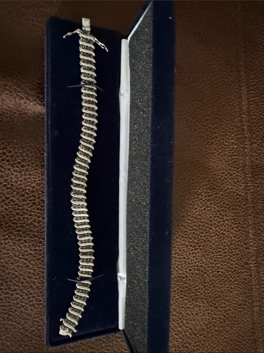 Black Diamond Silver Flexible Link Bracelet - Sparkling detail